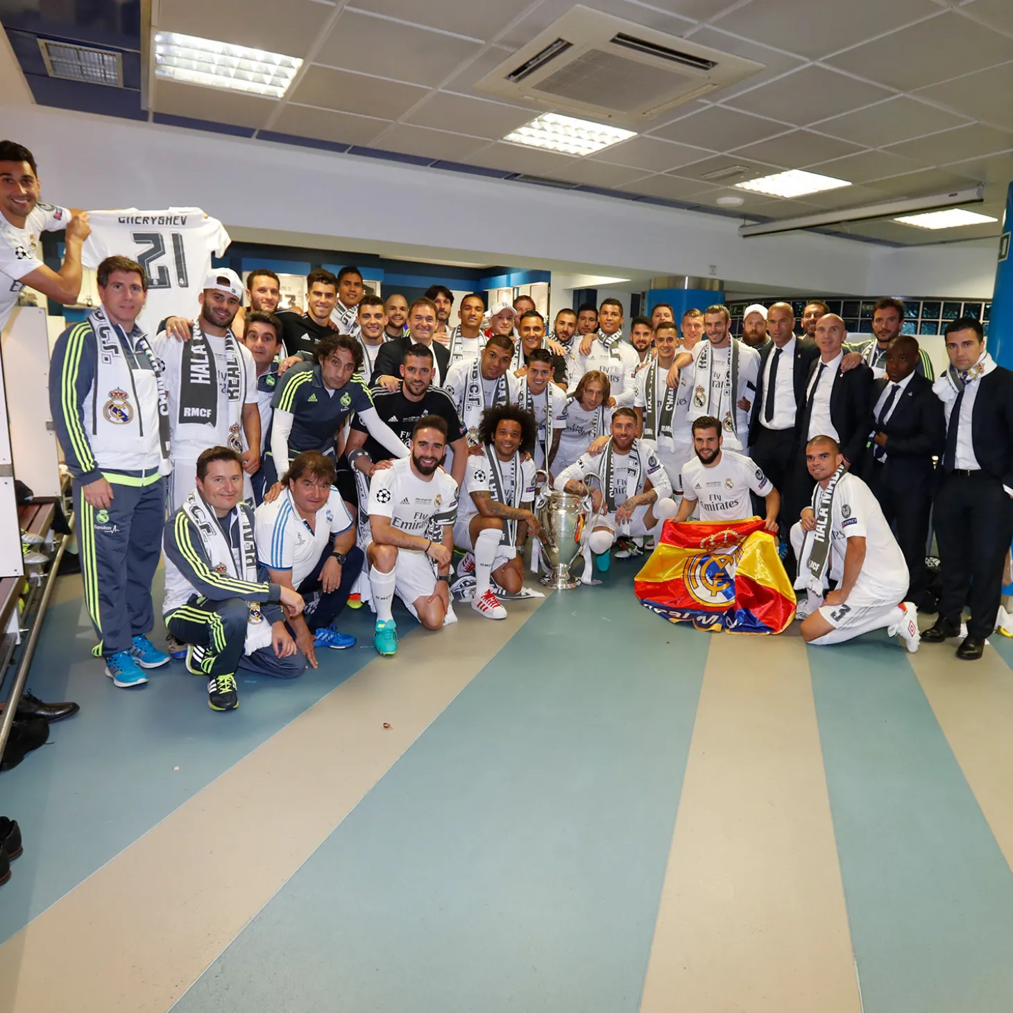Pursuit 3 Back To School | Memorabilia^Santiago Bernabéu Stadium Real Madrid Locker Room Piece – Brown Wood Teak