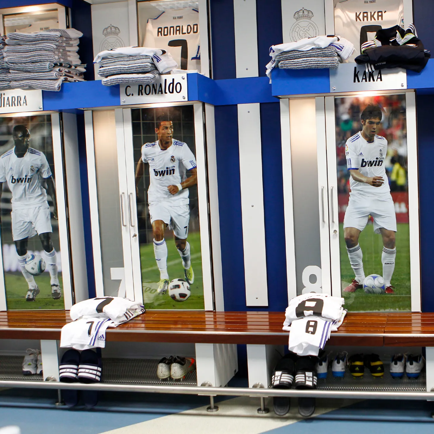 Pursuit 3 Back To School | Memorabilia^Santiago Bernabéu Stadium Real Madrid Locker Room Piece – White Wood Teak