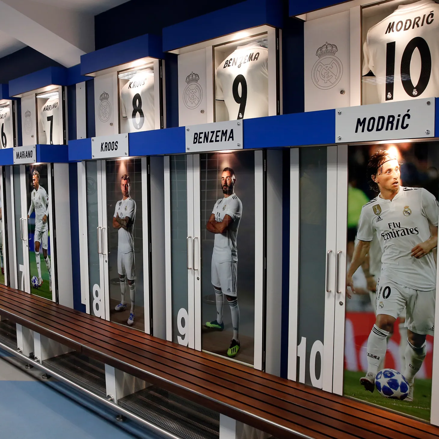 Pursuit 3 Back To School | Memorabilia^Santiago Bernabéu Stadium Real Madrid Locker Room Piece – White Wood Teak