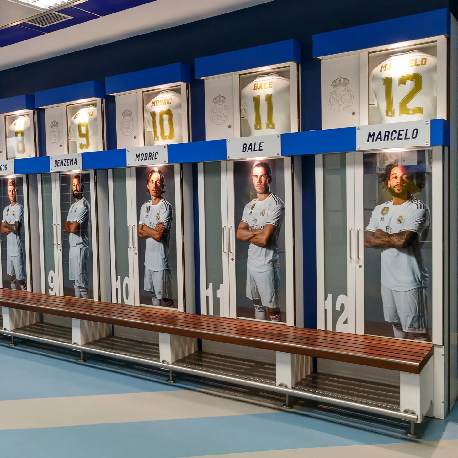 Pursuit 3 Back To School | Memorabilia^Santiago Bernabéu Stadium Real Madrid Locker Room Piece – White Wood Teak