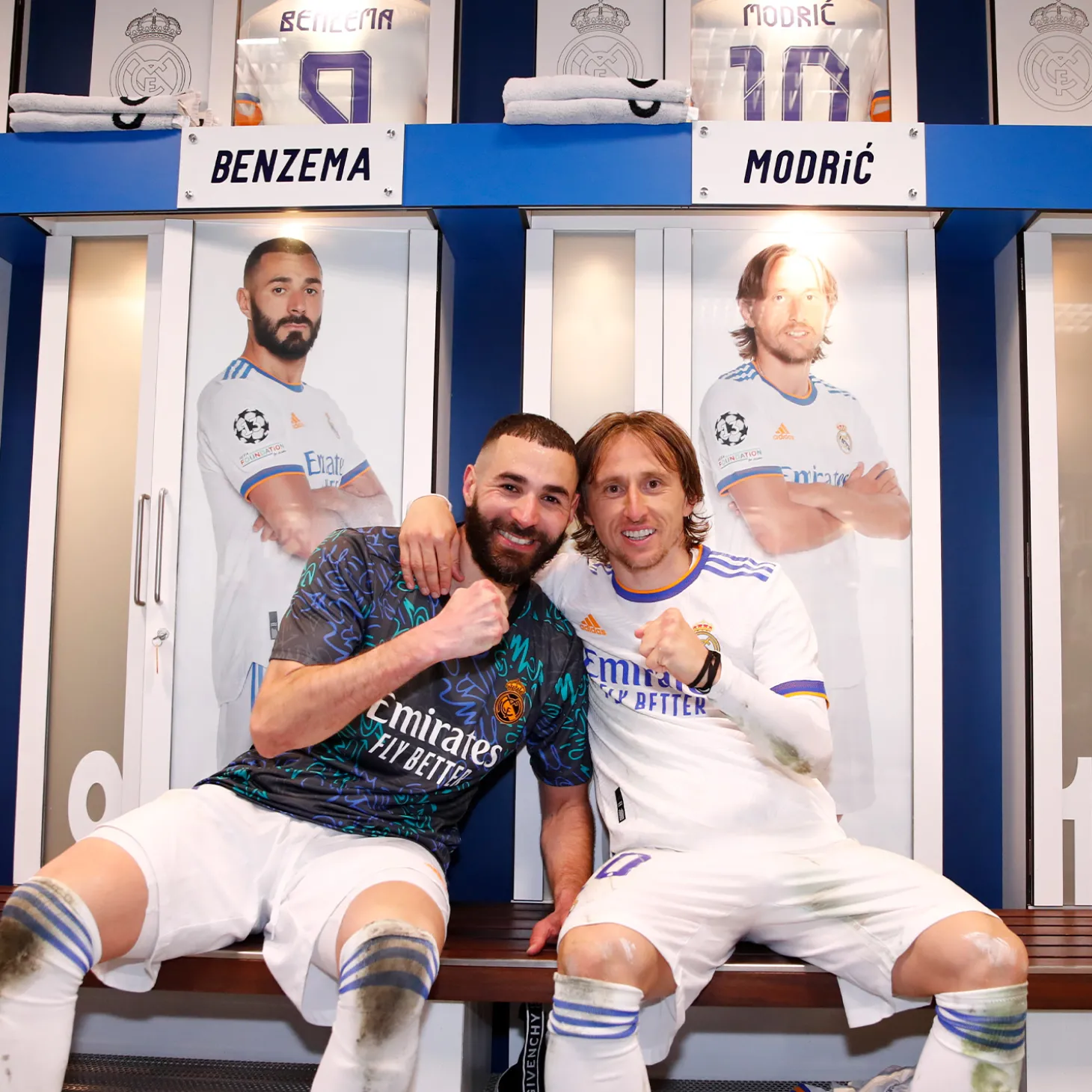 Pursuit 3 Back To School | Memorabilia^Santiago Bernabéu Stadium Real Madrid Locker Room Piece – White Wood Teak